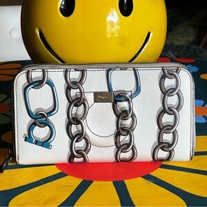 SALVATORE FERRAGAMO GANCINI  (RARE) ZIPPY WALLET